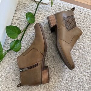 DANSKO LOLA TAUPE Leather Side Zip Chelsea Block Heel Women 8 BOOTS COMFORT